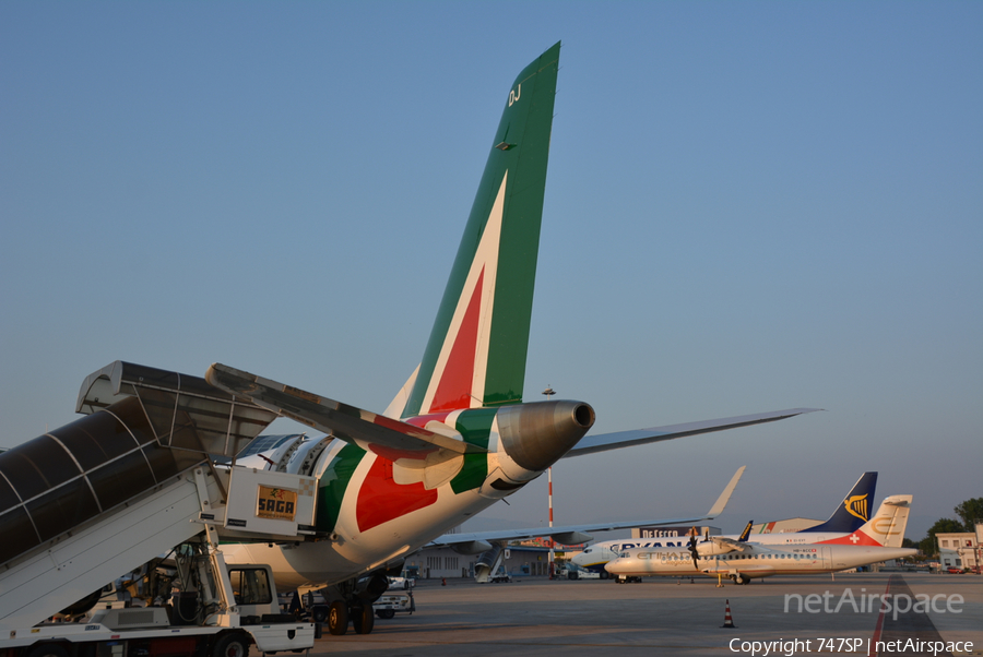 Alitalia Embraer ERJ-175STD (ERJ-170-200STD) (EI-RDJ) | Photo 82939