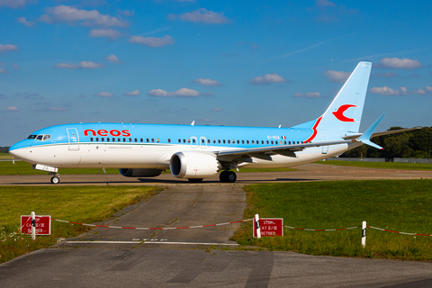 Neos Boeing 737-8 MAX (EI-RZA) at  Hamburg - Fuhlsbuettel (Helmut Schmidt), Germany