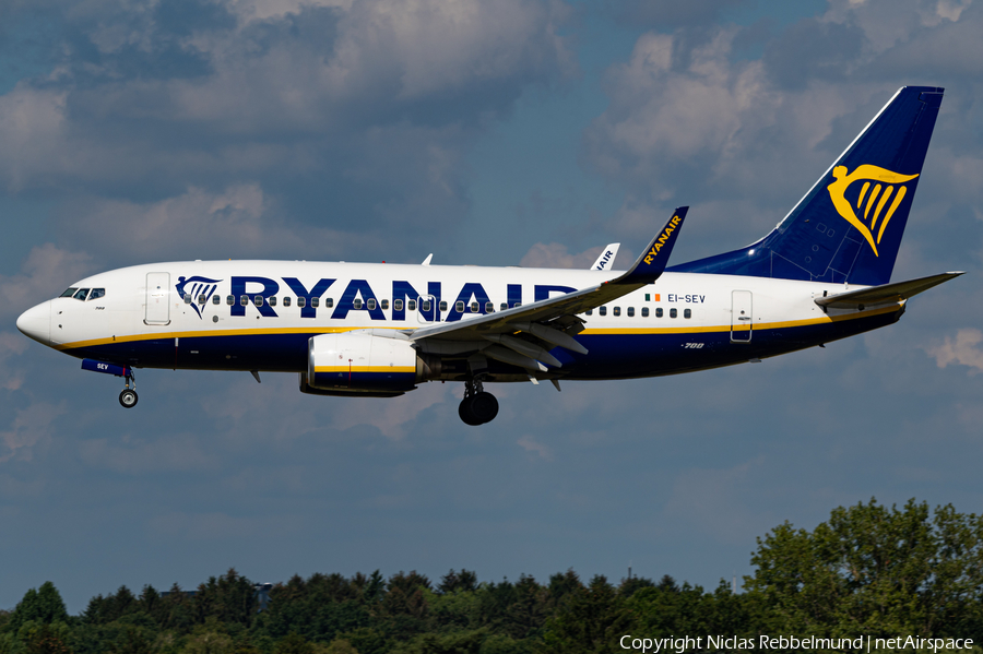 Ryanair Boeing 737-73S (EI-SEV) | Photo 400468