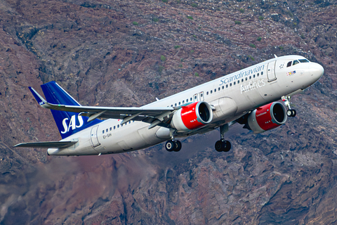 SAS Connect Airbus A320-251N (EI-SIH) at  Gran Canaria, Spain