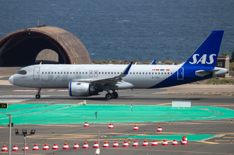 SAS Connect Airbus A320-251N (EI-SIM) at  Gran Canaria, Spain