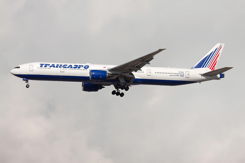 Transaero Airlines Boeing 777-312 (EI-UNL) at  Dubai - International, United Arab Emirates