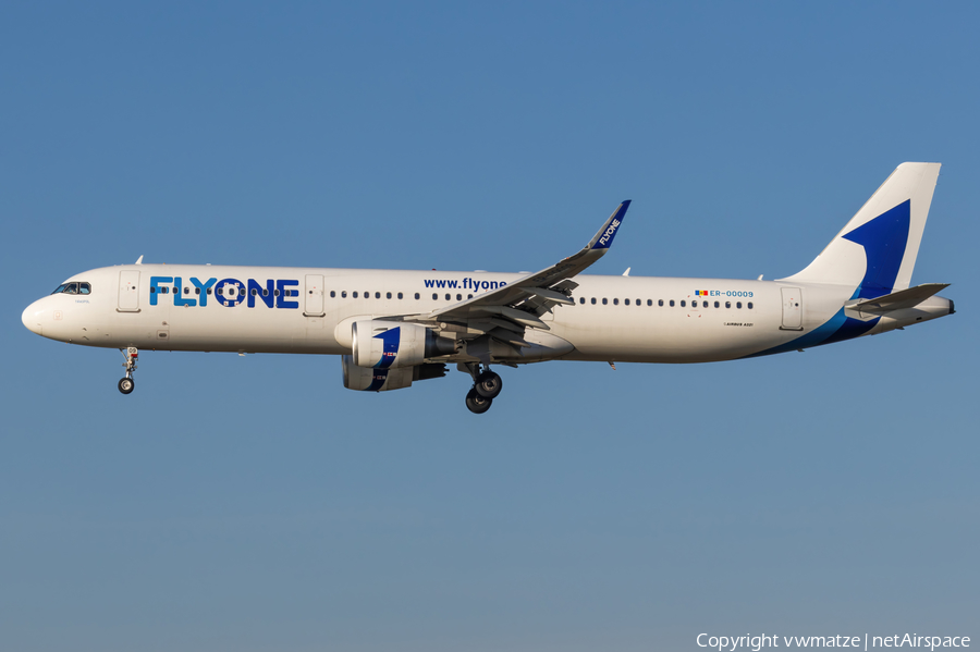 FlyOne Airbus A321-211 (ER-00009) | Photo 663812