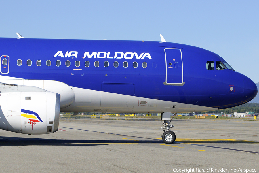 Air Moldova Airbus A320-211 (ER-AXV) | Photo 312893