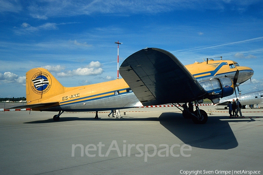 (Private) Douglas C-47B Skytrain (Dakota 4) (ES-AKE) | Photo 195214