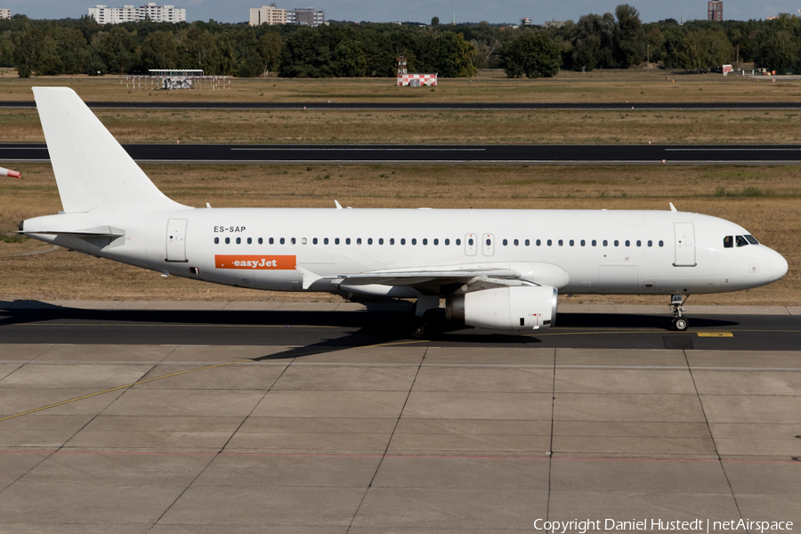 easyJet (SmartLynx Airlines Estonia) Airbus A320-232 (ES-SAP) | Photo 424731