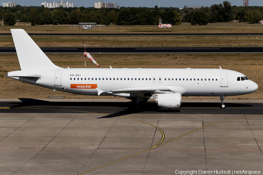 easyJet (SmartLynx Airlines Estonia) Airbus A320-214 (ES-ZGI) | Photo 425288