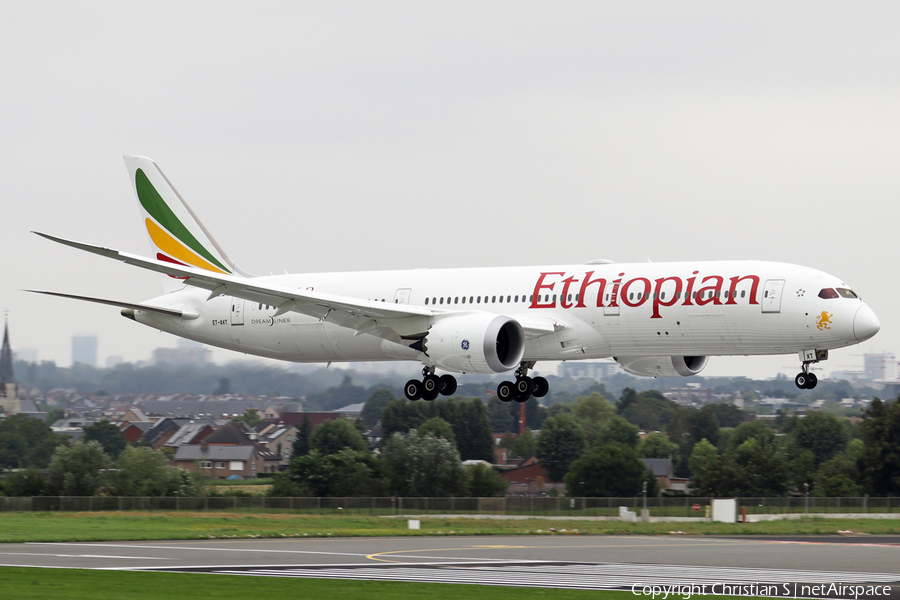 Ethiopian Airlines Boeing 787-9 Dreamliner (ET-AXT) | Photo 586007