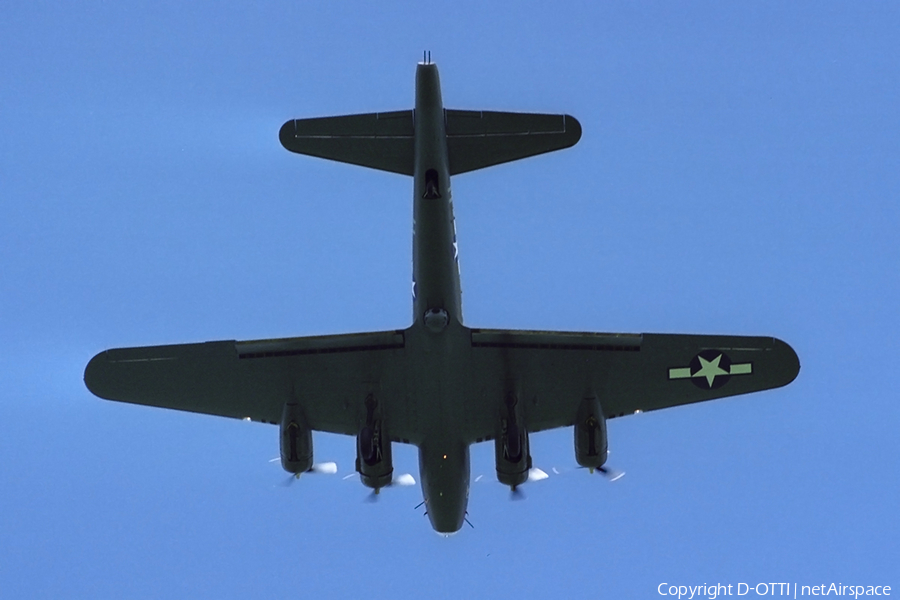 (Private) Boeing B-17G Flying Fortress (F-AZDX) | Photo 324044