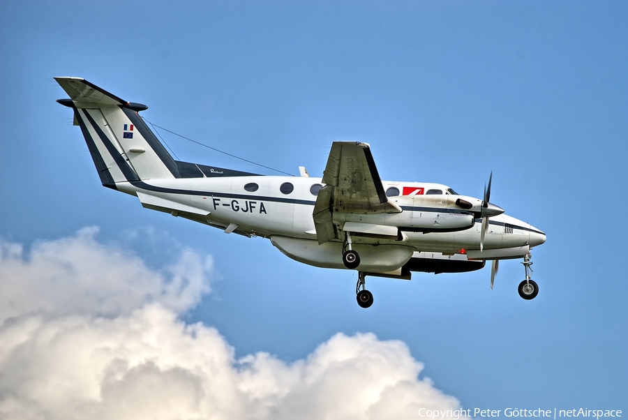 Aero Sotravia Beech King Air B200 (F-GJFA) | Photo 186527