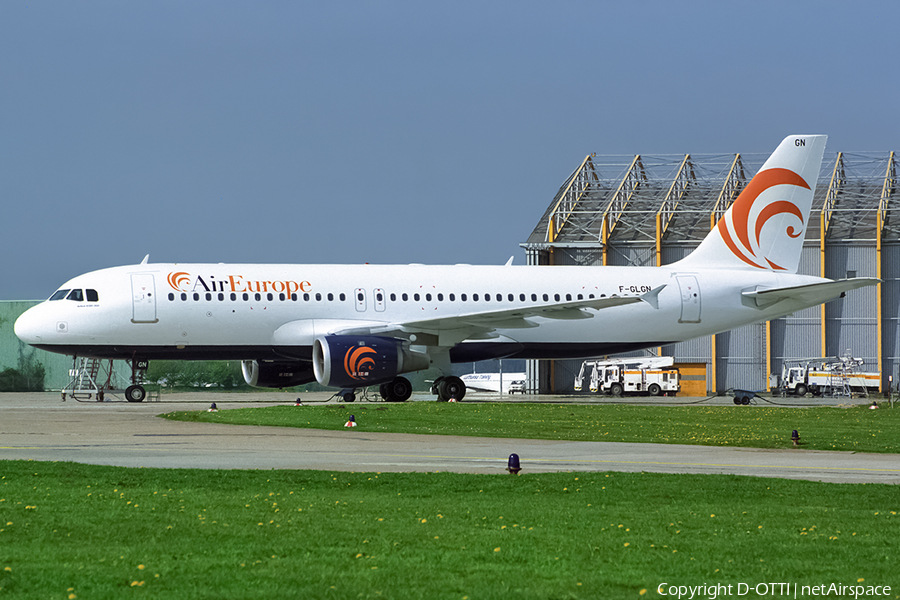 Air Europe Italy Airbus A320-212 (F-GLGN) | Photo 394480