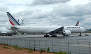 Air France Boeing 777-328(ER) (F-GSQA) at  Sao Paulo - Guarulhos - Andre Franco Montoro (Cumbica), Brazil