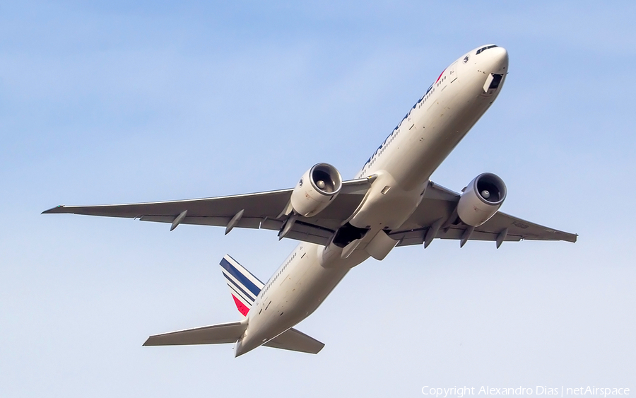 Air France Boeing 777-328(ER) (F-GSQB) | Photo 532846
