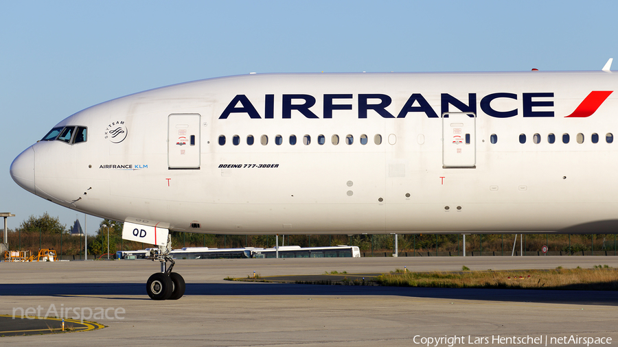 Air France Boeing 777-328(ER) (F-GSQD) | Photo 127709