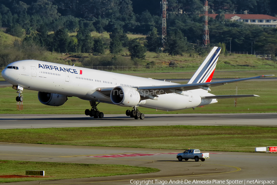 Air France Boeing 777-328(ER) (F-GSQF) | Photo 354445