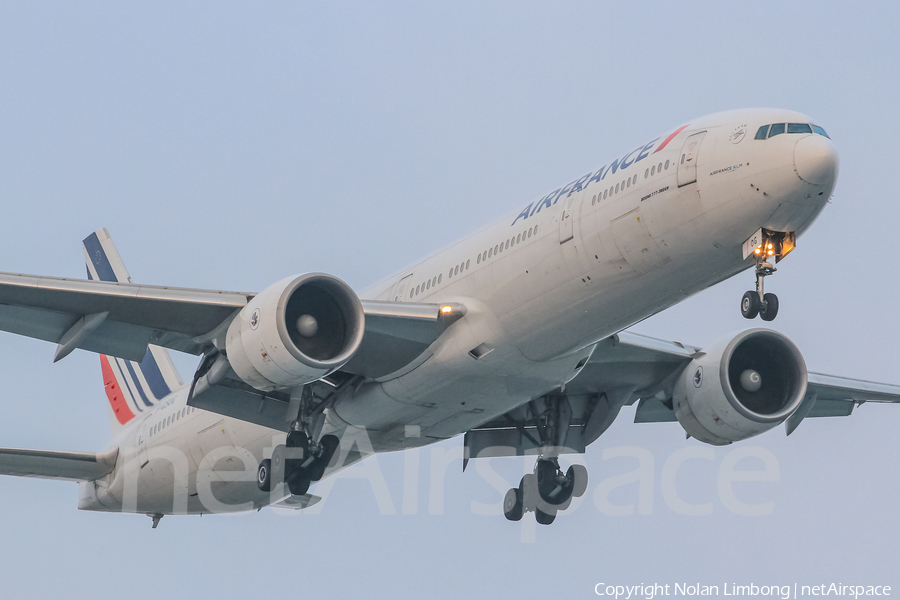 Air France Boeing 777-328(ER) (F-GSQG) | Photo 368789