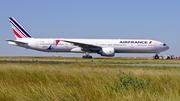 Air France Boeing 777-328(ER) (F-GSQI) at  Paris - Charles de Gaulle (Roissy), France