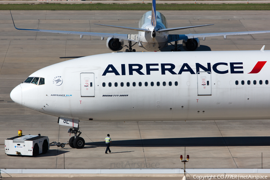 Air France Boeing 777-328(ER) (F-GSQL) | Photo 63205