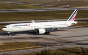 Air France Boeing 777-328(ER) (F-GSQU) at  Sao Paulo - Guarulhos - Andre Franco Montoro (Cumbica), Brazil