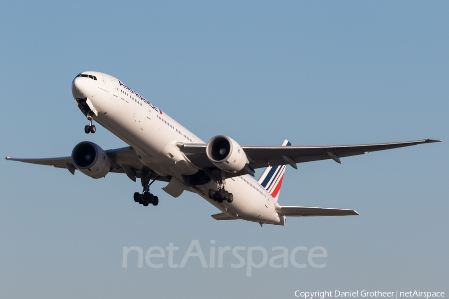 Air France Boeing 777-328(ER) (F-GSQV) | Photo 255396