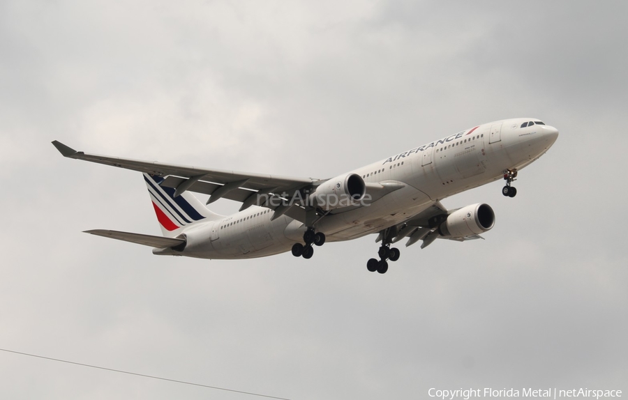 Air France Airbus A330-203 (F-GZCN) | Photo 543526