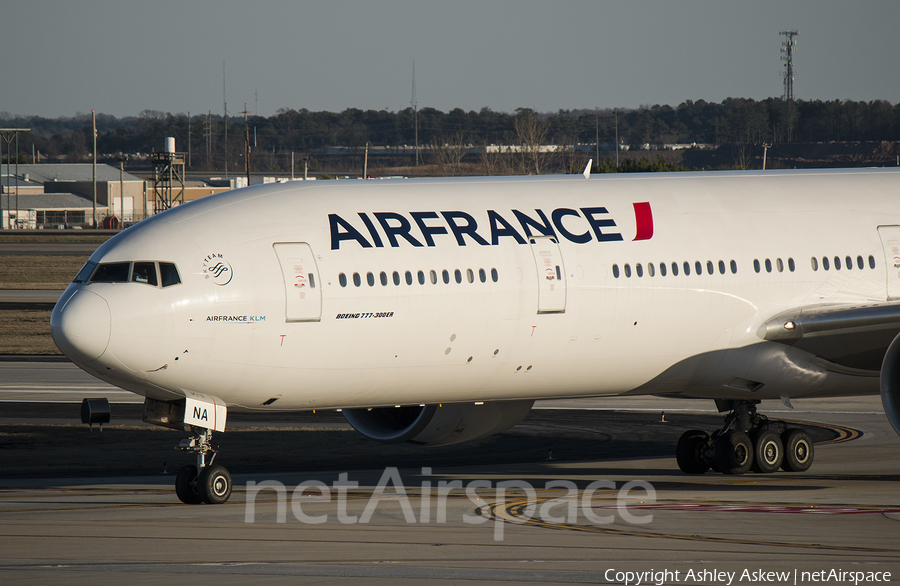 Air France Boeing 777-328(ER) (F-GZNA) | Photo 69819