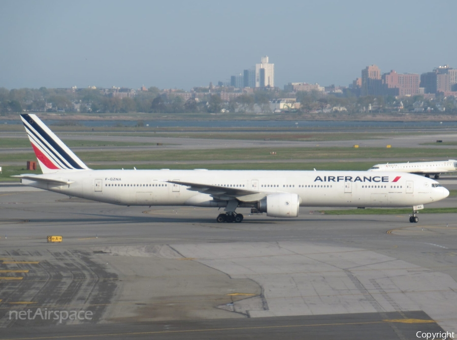Air France Boeing 777-328(ER) (F-GZNA) | Photo 625469