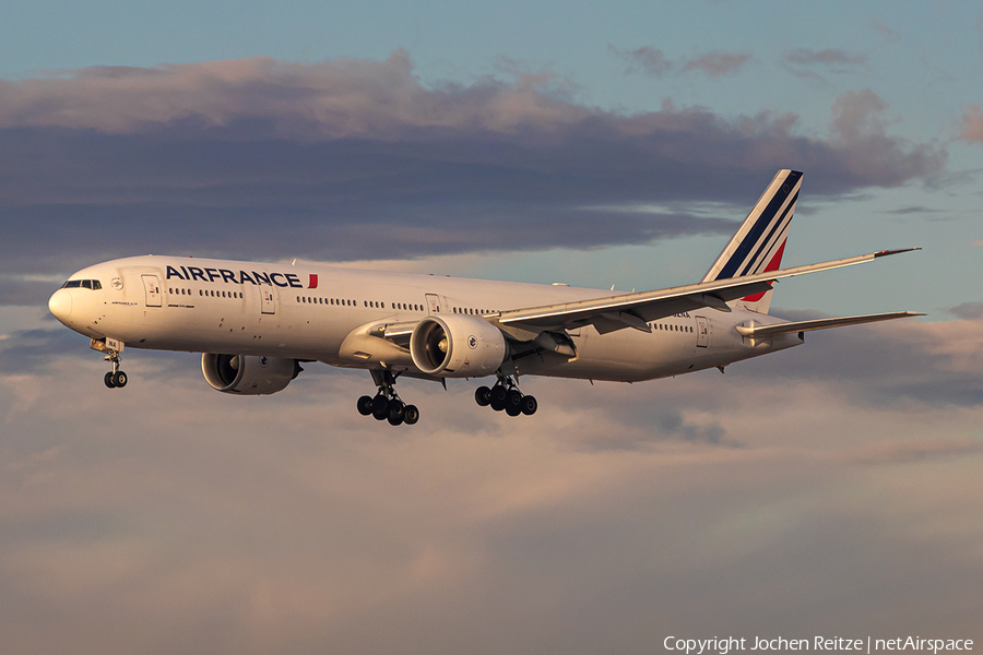 Air France Boeing 777-328(ER) (F-GZNA) | Photo 368937