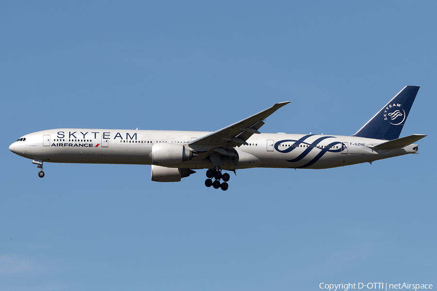 Air France Boeing 777-328(ER) (F-GZNE) | Photo 625936