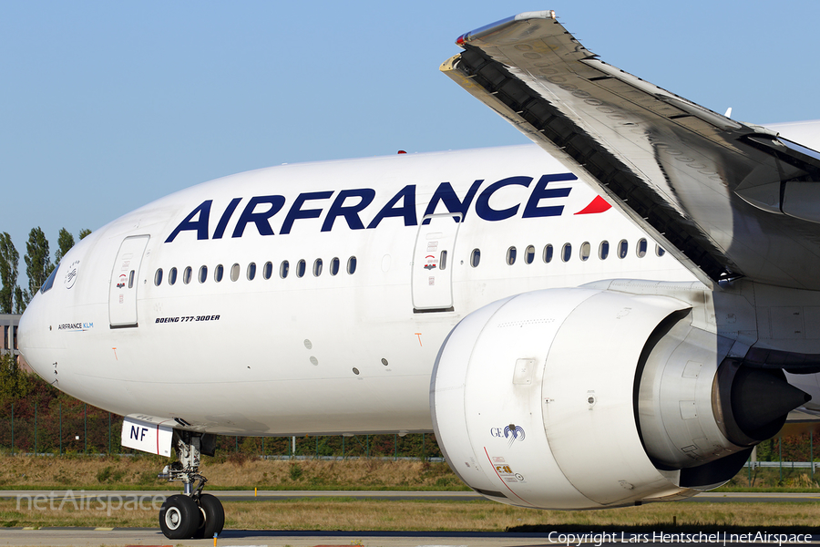 Air France Boeing 777-328(ER) (F-GZNF) | Photo 127685