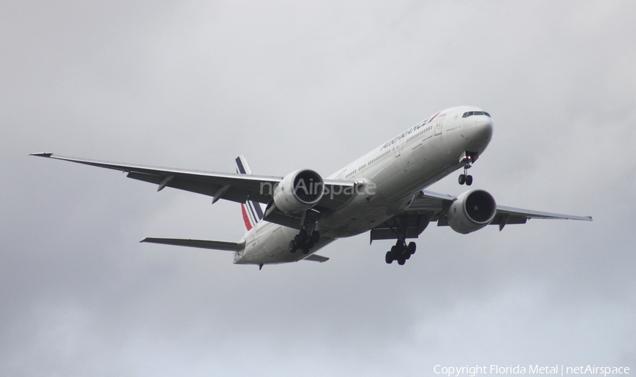 Air France Boeing 777-328(ER) (F-GZNG) | Photo 305705