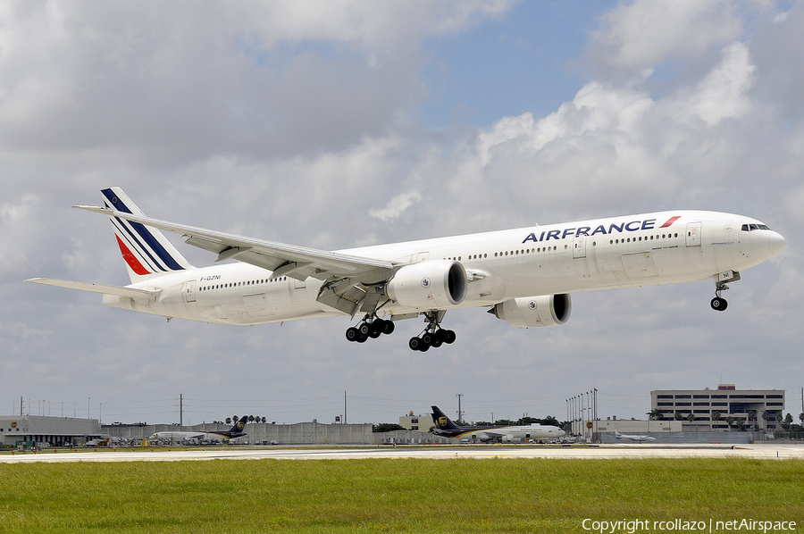 Air France Boeing 777-328(ER) (F-GZNI) | Photo 12730