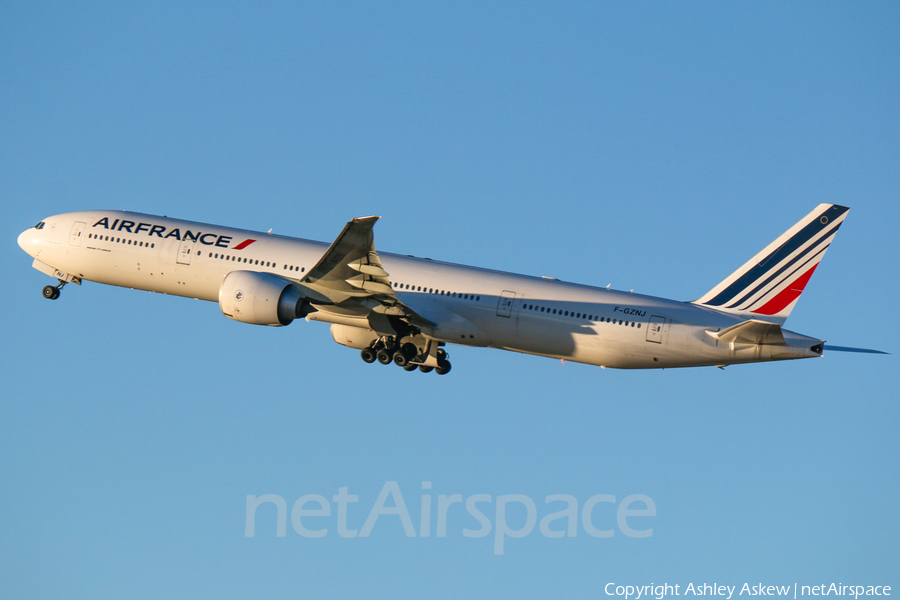 Air France Boeing 777-328(ER) (F-GZNJ) | Photo 67152