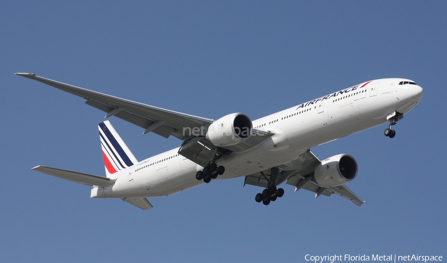 Air France Boeing 777-328(ER) (F-GZNO) | Photo 297969