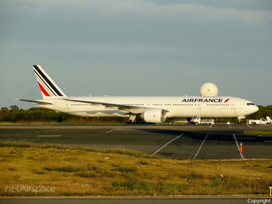 Air France Boeing 777-328(ER) (F-GZNO) | Photo 25672