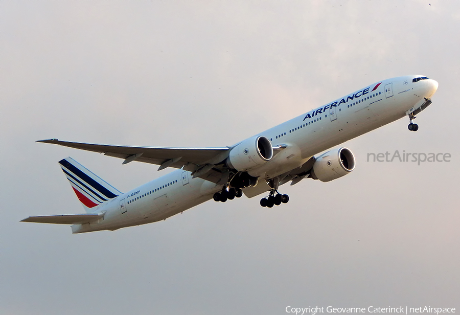 Air France Boeing 777-328(ER) (F-GZNP) | Photo 337924