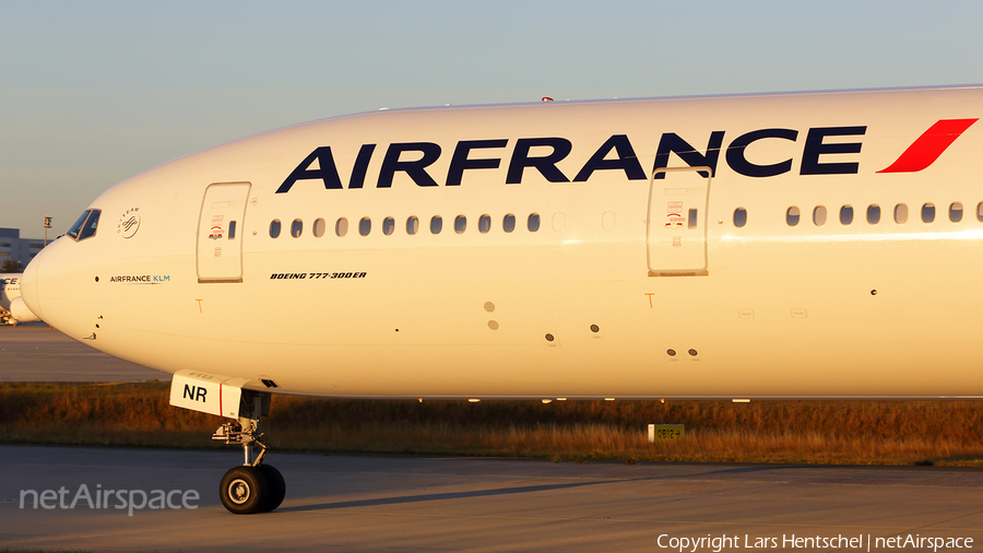 Air France Boeing 777-328(ER) (F-GZNR) | Photo 127422