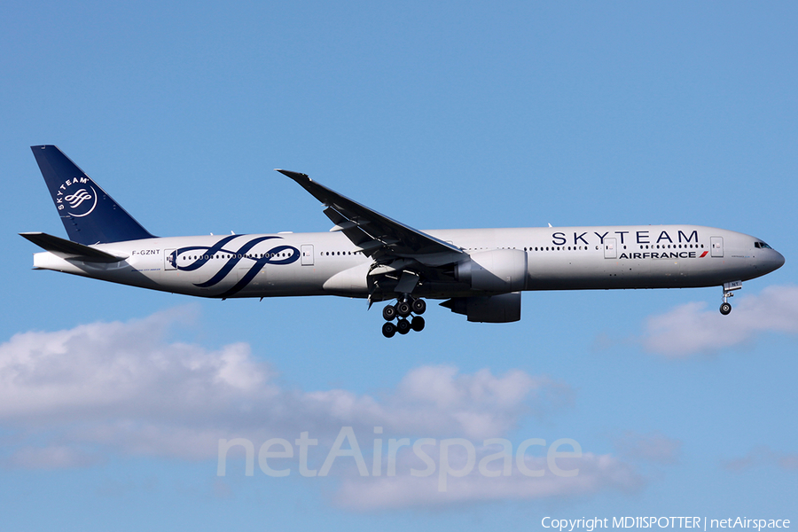 Air France Boeing 777-328(ER) (F-GZNT) | Photo 387912