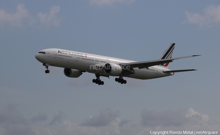 Air France Boeing 777-328(ER) (F-GZNU) | Photo 349321