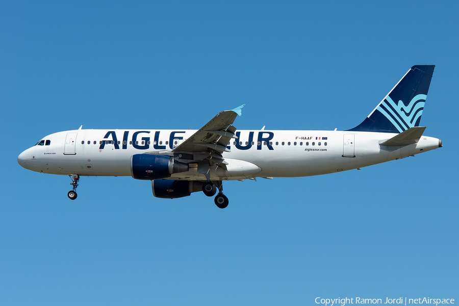 Aigle Azur Airbus A320-214 (F-HAAF) | Photo 347637
