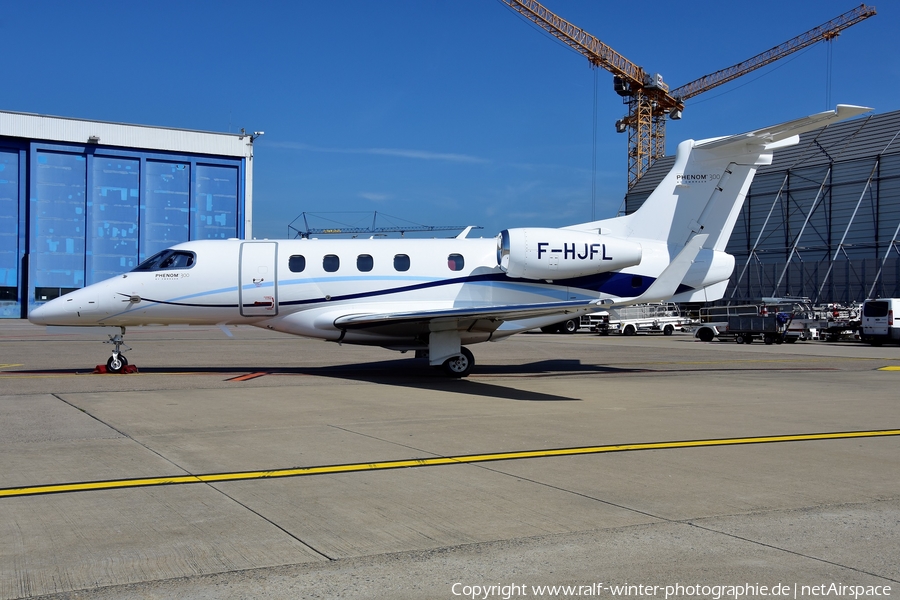 iXAir Embraer EMB-505 Phenom 300 (F-HJFL) | Photo 489990