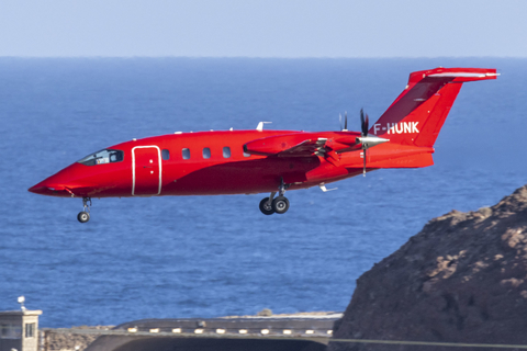 Oyonnair Piaggio P.180 Avanti II (F-HUNK) at  Gran Canaria, Spain