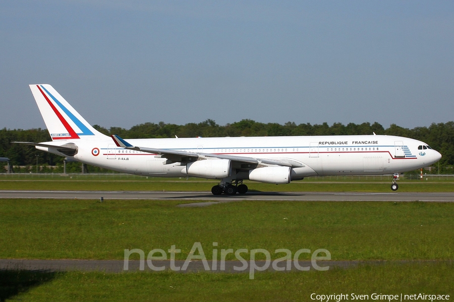 French Government Airbus A340-211 (F-RAJB) | Photo 11724