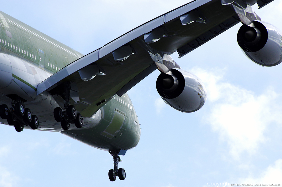 Emirates Airbus A380-861 (F-WWAT) | Photo 81673