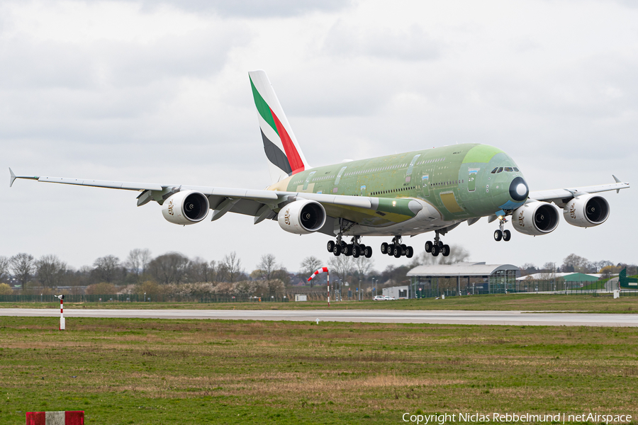 Emirates Airbus A380-842 (F-WWAU) | Photo 377815