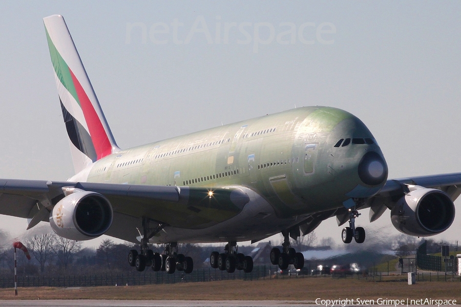 Emirates Airbus A380-861 (F-WWAV) | Photo 42815