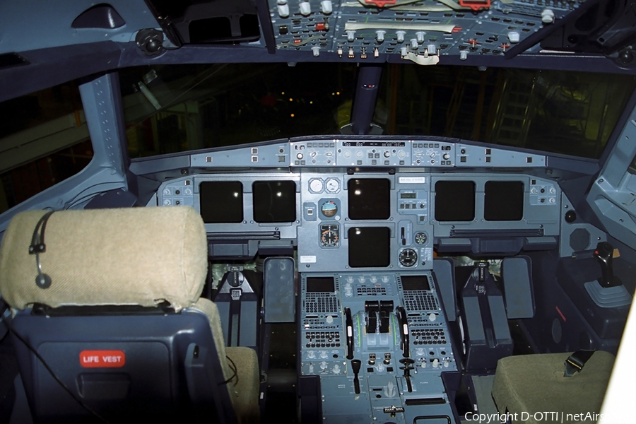 United Airlines Airbus A320-232 (F-WWIU) | Photo 286409