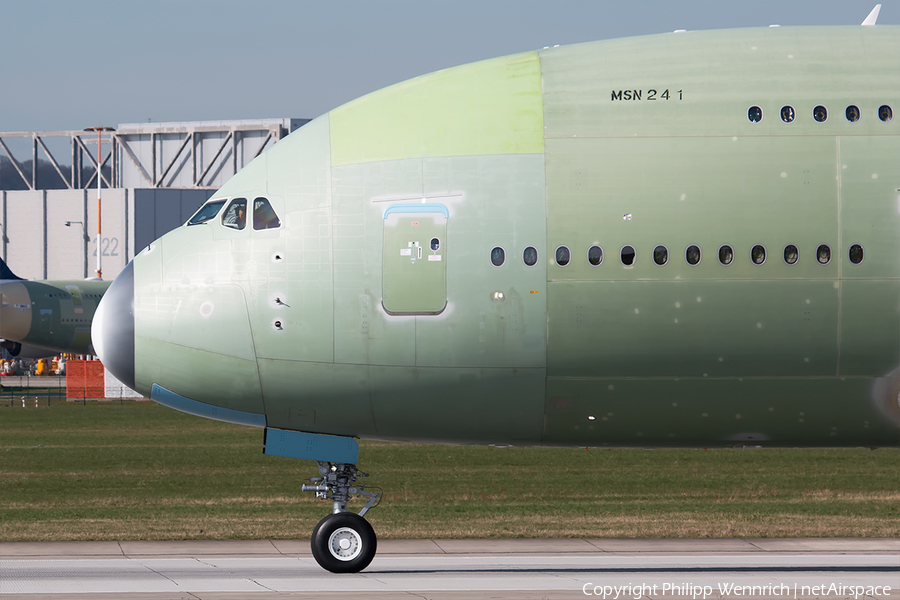 Emirates Airbus A380-861 (F-WWSG) | Photo 151773