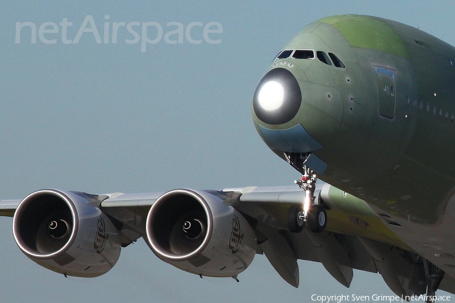 Emirates Airbus A380-861 (F-WWSG) | Photo 152382