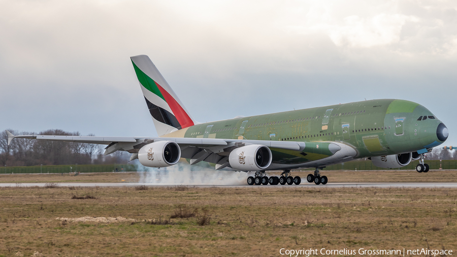 Emirates Airbus A380-842 (F-WWSH) | Photo 436954